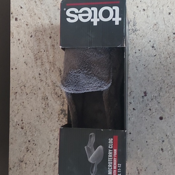 NEW- Totes Microterry Clog Slipper. Size-XL (11-12) Charcoal color. - Picture 2 of 6